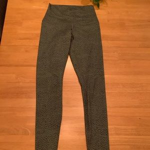 Vintage Lululemon Wunder Under Leggings. 27’